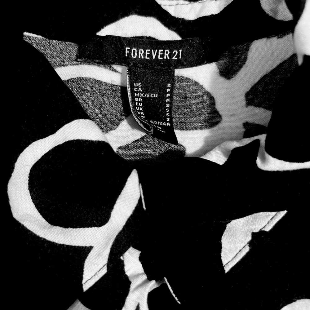 Forever 21 Black and White Floral Button Down Shirt - Picture 3 of 4